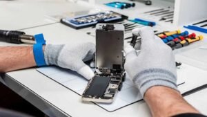 Read more about the article Saving Your iPhone Battery Life & iPhone Repair in Vancouver